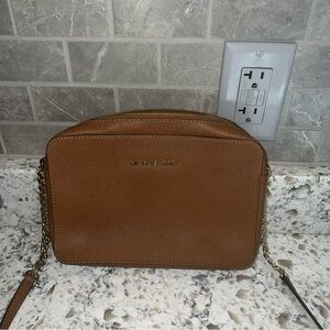 Michael Kors Leather Jet Set East West Crossbody COLOR Luggage. Fantastic